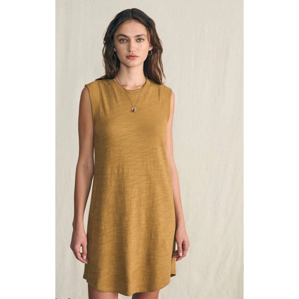 NWT Faherty Sunwashed Slub Muscle Dress Tan Size Medium.